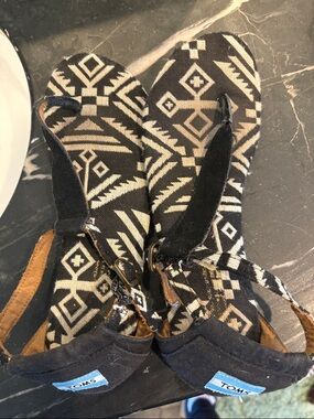 TOMS Black & Cream Aztec Canvas Ankle-Strap Sandals